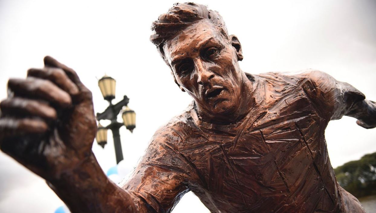 الهند تحتفل بميسي بطريقة أسطورية وتمثال عملاق في استقباله