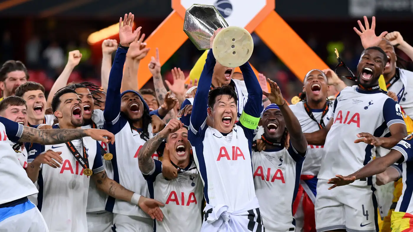 مواجهة قوية بين توتنهام وليدز في البريميرليج